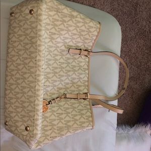 Michael Kors slightly used purse!!!🥺